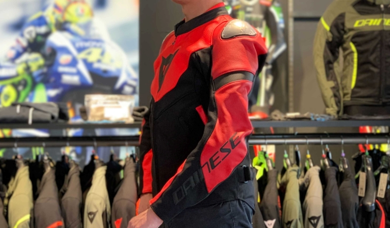 ダイネーゼの新作レザージャケット『IPERATTIVA LEATHER-TEX JACKET